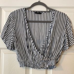 💰 3/$25 BUNDLE 💰 Gorgeous cross front top from Cotton On - worn once